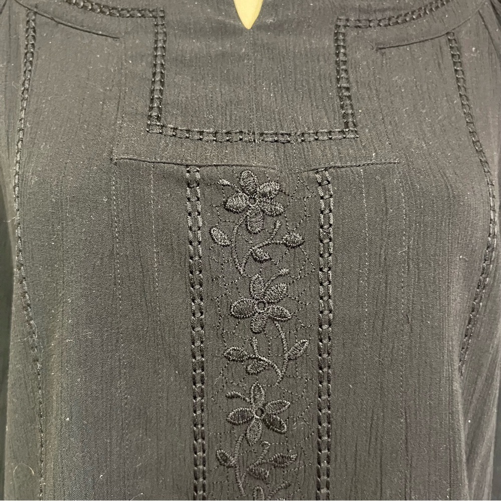 Women's Petite Large Nygard Sport Black Embroidered Top - Picture 2 of 8